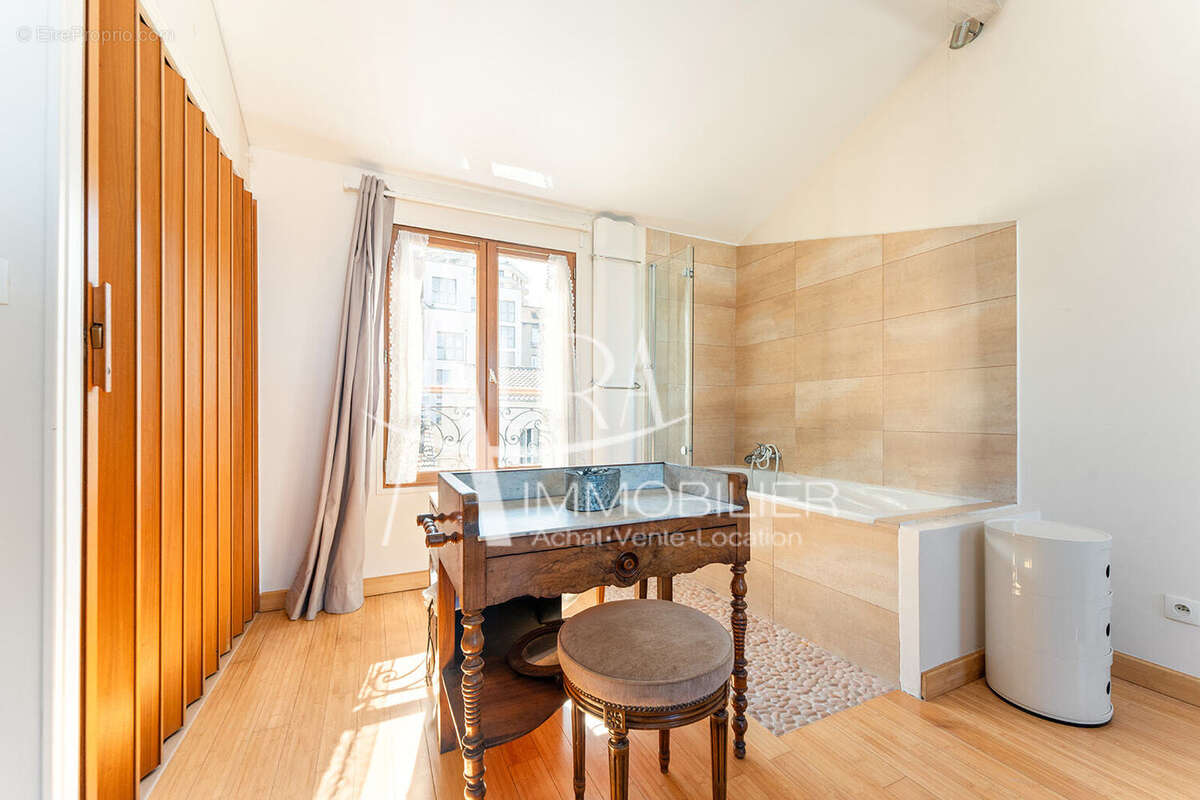 8 SENTES DES CORNETTES  93260 LES LILAS (11) - Maison à LES LILAS