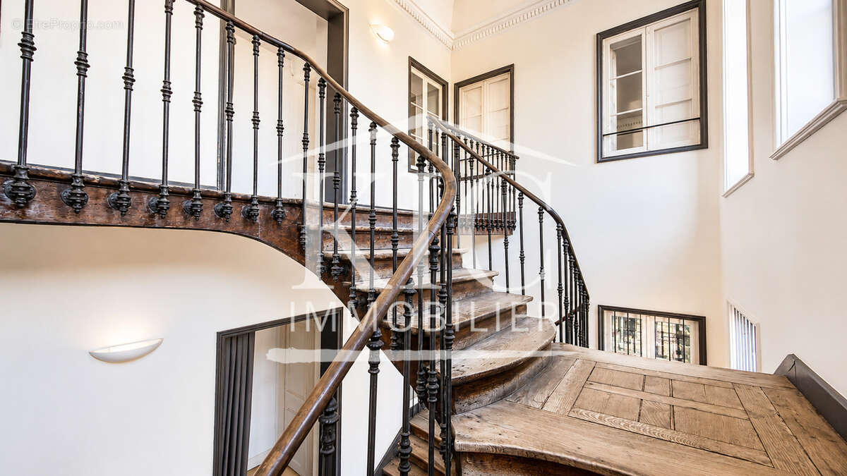 CARCASSONNE CENTRE-VILLE - Superbe T3 Duplex de 85 m2 avec vue sur la Cité - photo 10