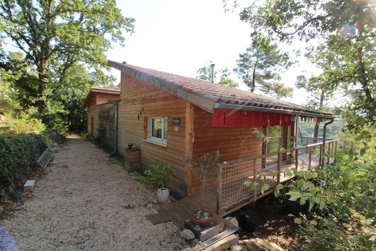 Charmante maison en bois de 98 m2 sur un terrain de 2800 m2. - photo 33