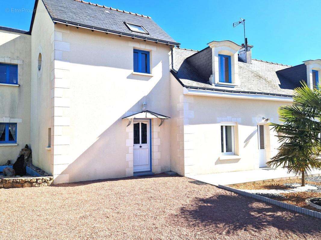 LONGUE JUMELLES centre ville. Lot de 2 maisons avec piscine sur un terrain de 1260 m² - photo 10