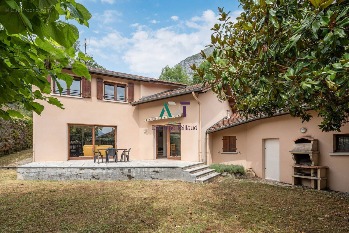 Maison à SAINT-EGREVE