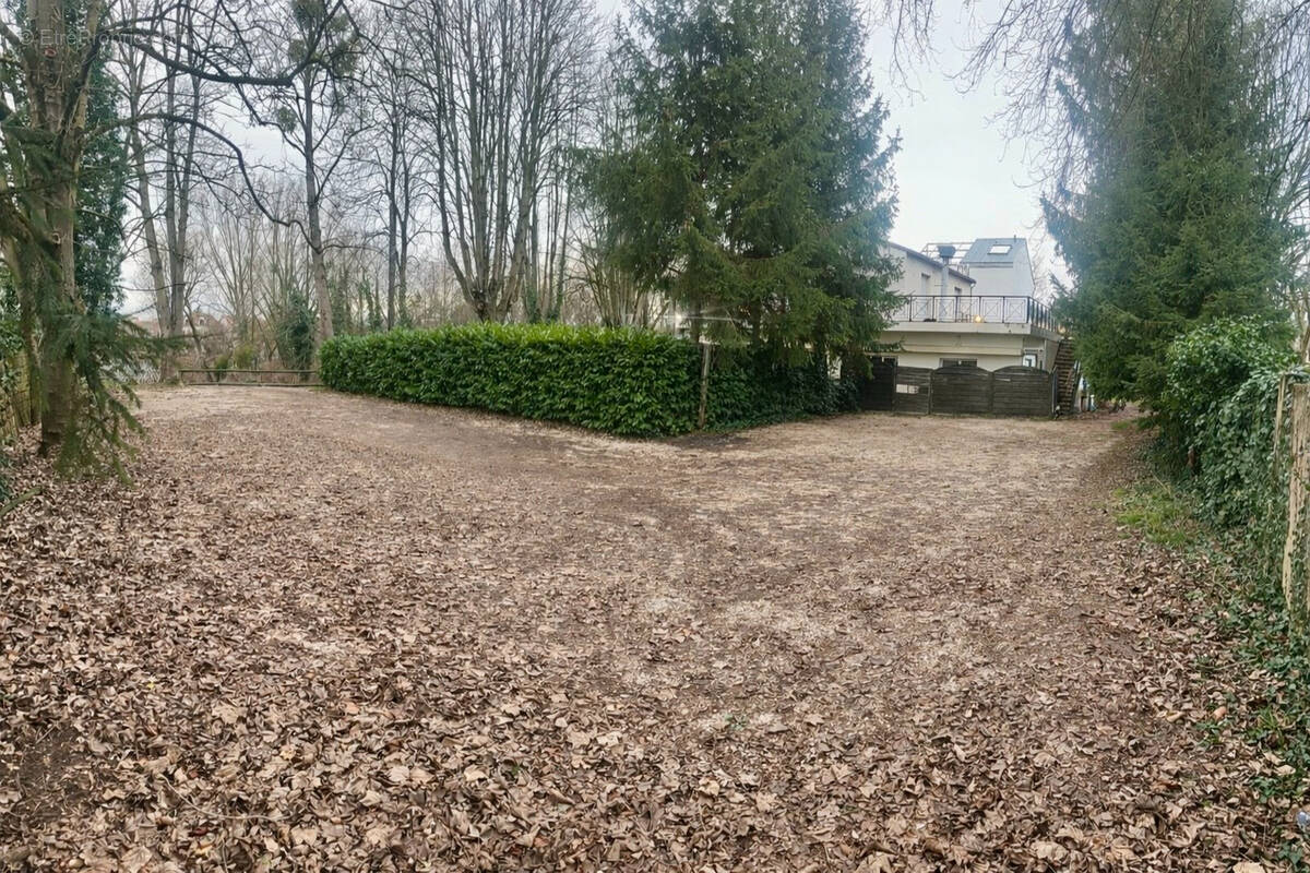 Terrain à CHAMPIGNY-SUR-MARNE