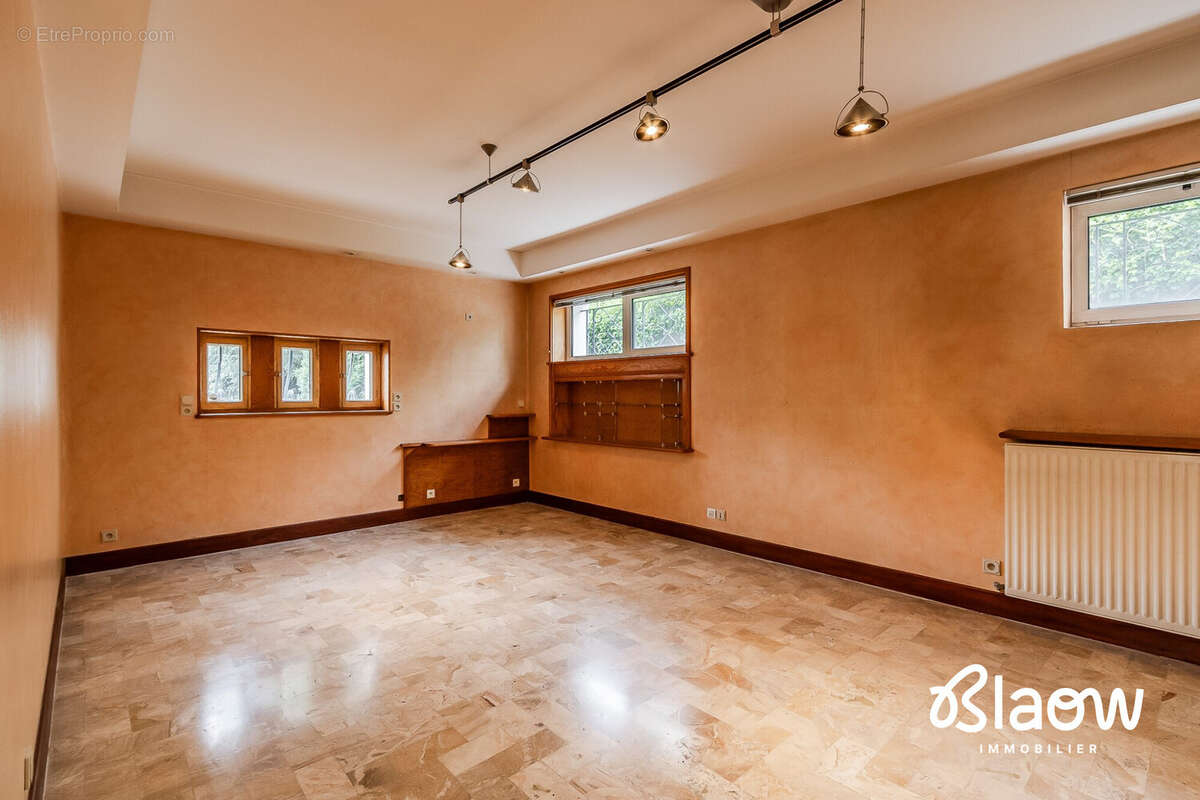Maison 450 m² à Saint-Etienne  - photo 5