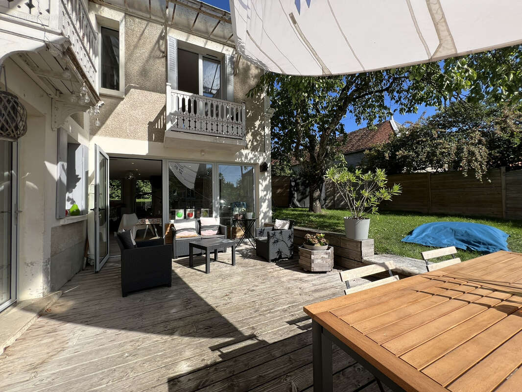 Maison à SAINT-SATUR