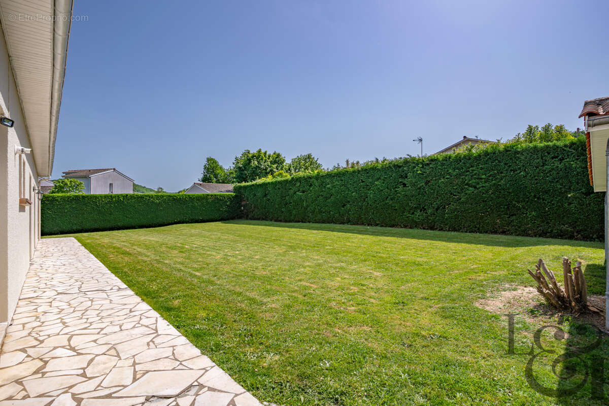 Maison à PUJOLS