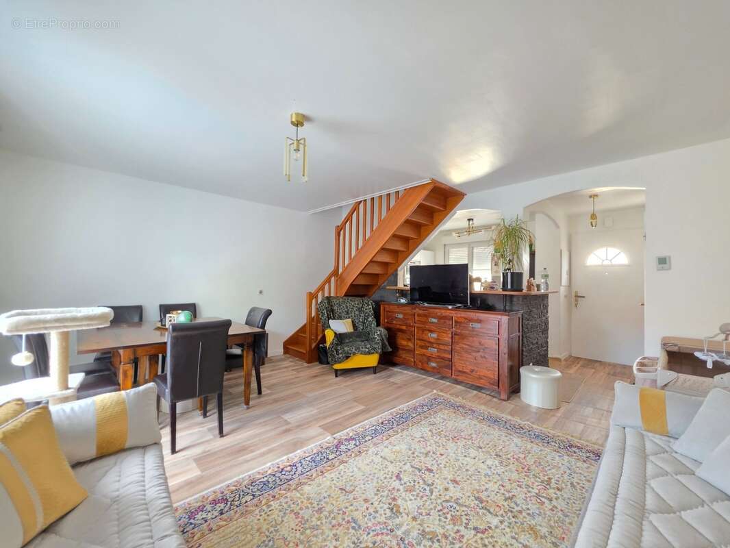 Maison à vendre 0 pièces RIS ORANGIS (91) - photo 8