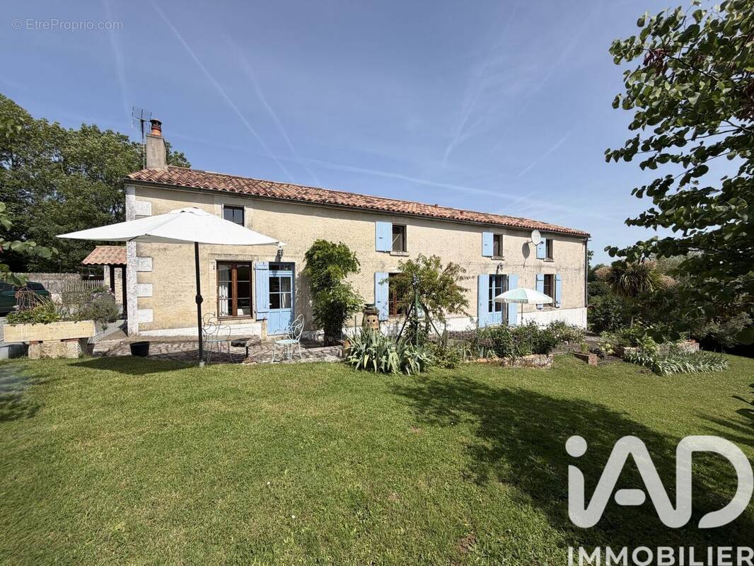Photo 1 - Maison à SAINT-HILAIRE-DES-LOGES
