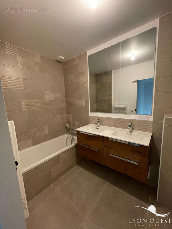 Appartement à SATHONAY-VILLAGE
