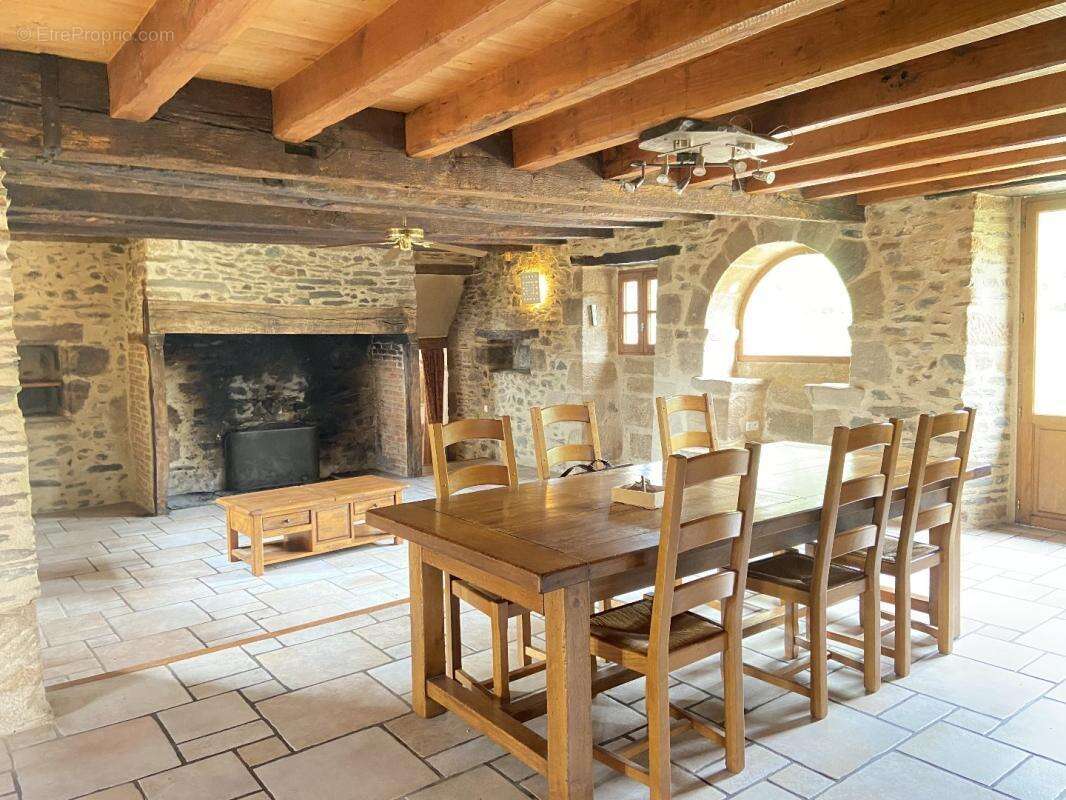 Maison à ESPEYROUX