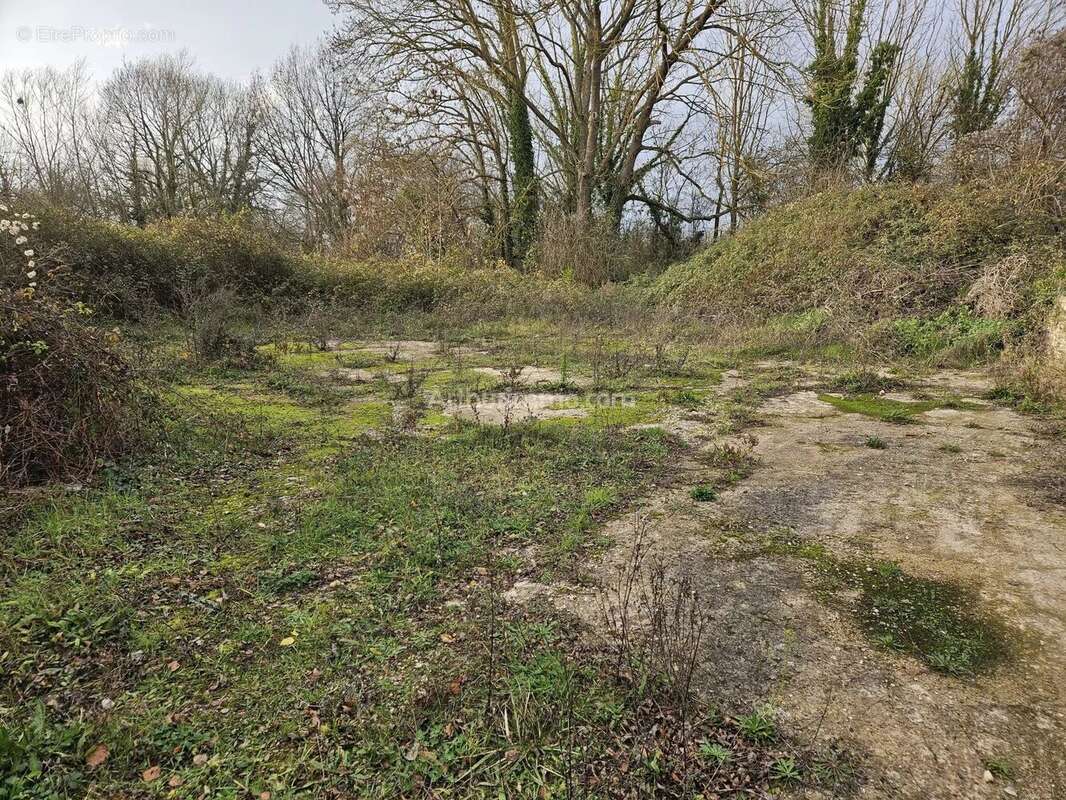 Parking à FLEURY-SUR-ORNE