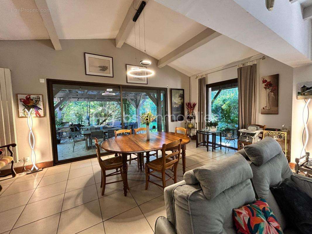 Maison à AUBIE-ET-ESPESSAS