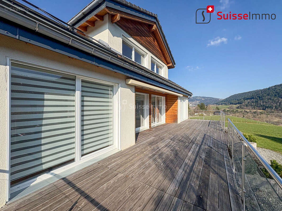Maison Villers Le Lac 7 pièce(s) 171 m2 - photo 2