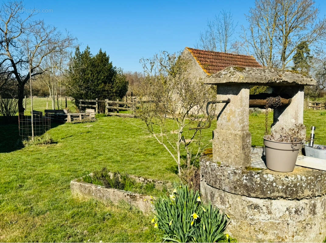 Maison à LA CHAPELLE-SAINT-SAUVEUR