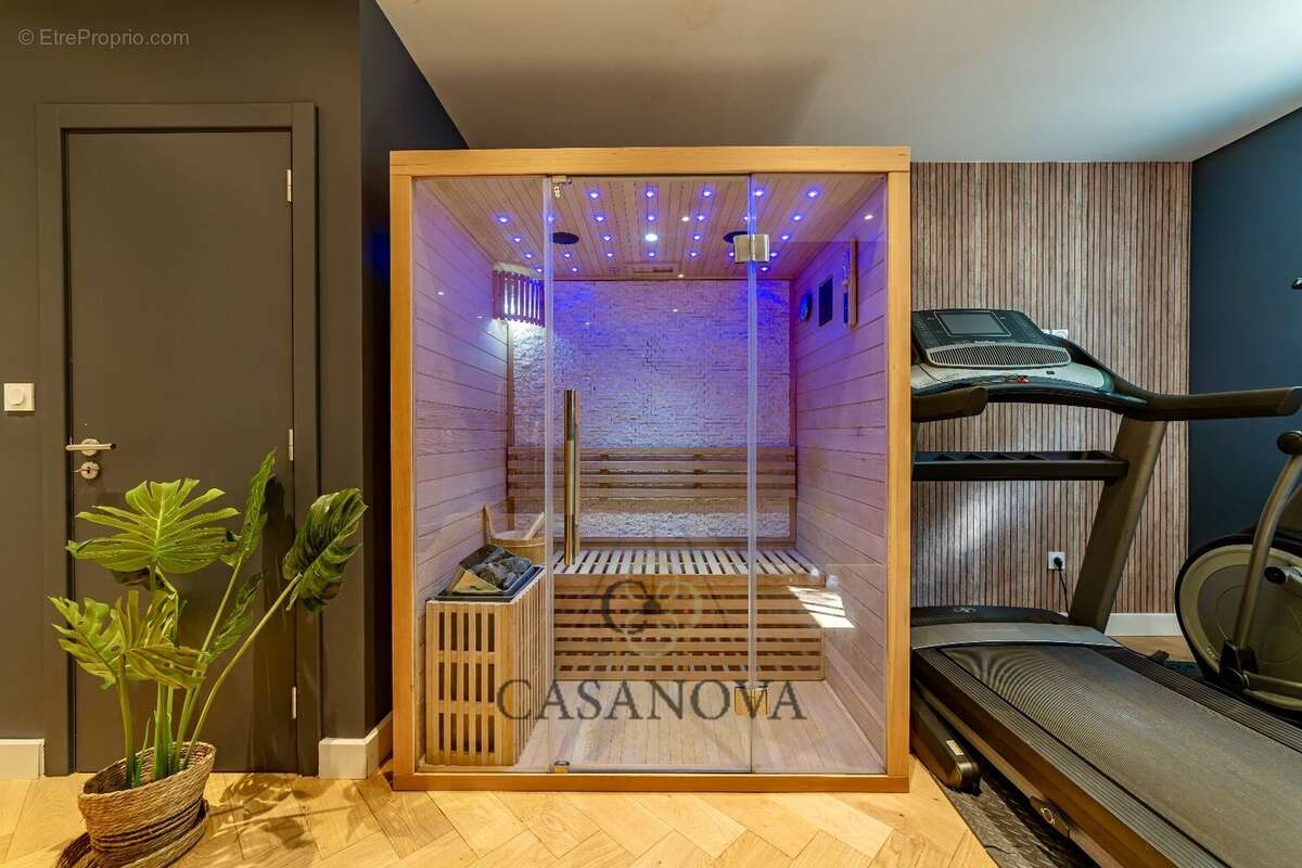 Maison à SAINT-CLEMENT-DE-RIVIERE