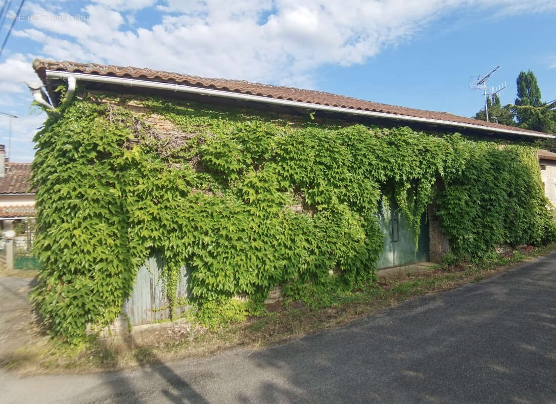 Maison à CHASSENEUIL-SUR-BONNIEURE