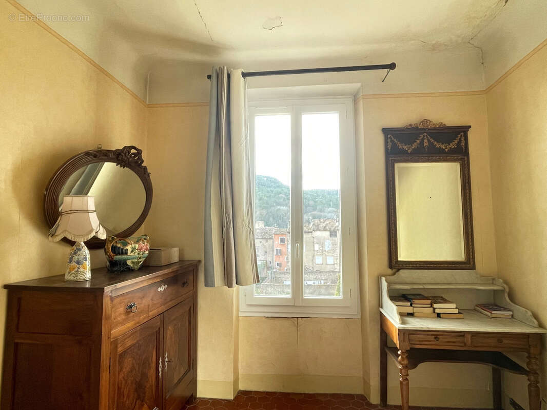 Immeuble de 5 appartements, jardin terrasse et garage, salernes centre, le var (83) ideal investisseur - photo 15