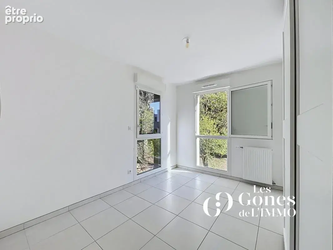 CRAPONNE   Un duplex familial de 102 m2 avec 3 chambres et d - photo 3