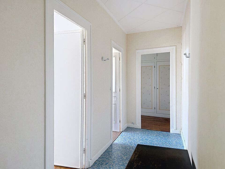 Lumineux T3, 71 m2 secteur mairie du 4 ème - photo 9