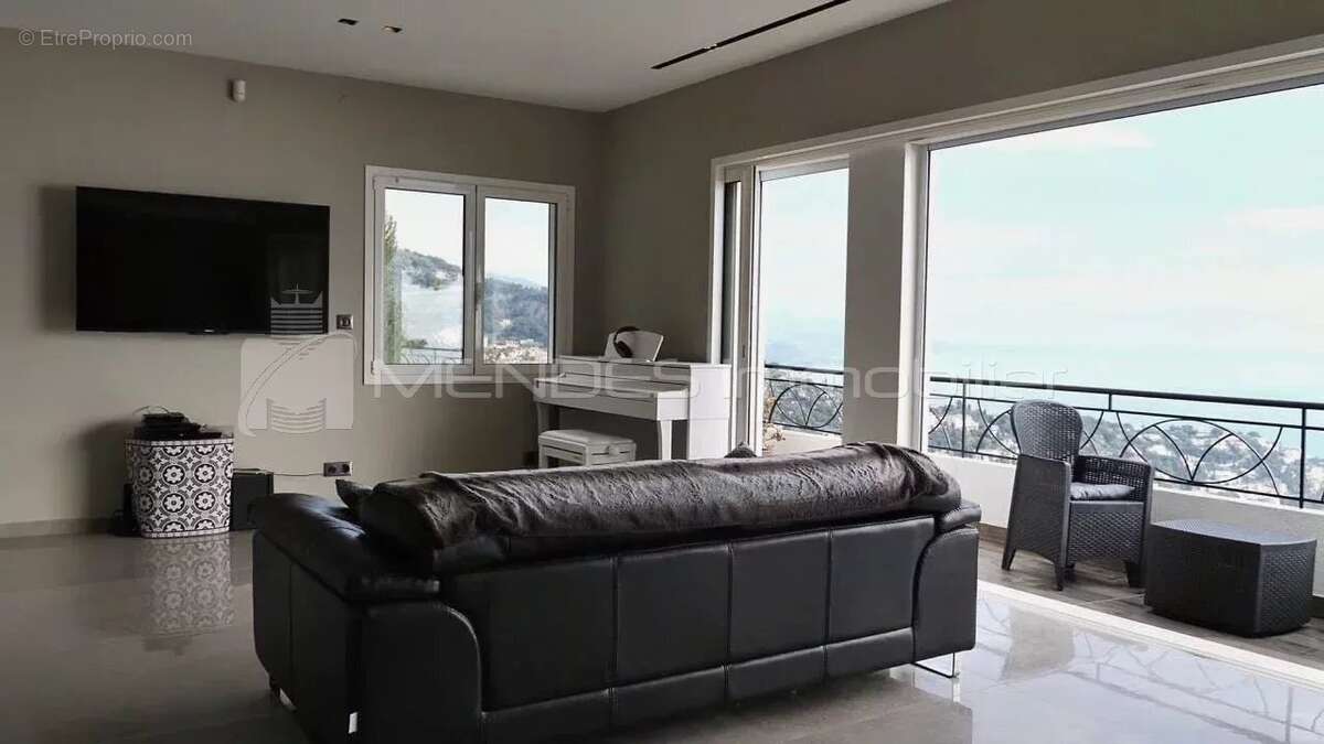 Appartement à ROQUEBRUNE-CAP-MARTIN