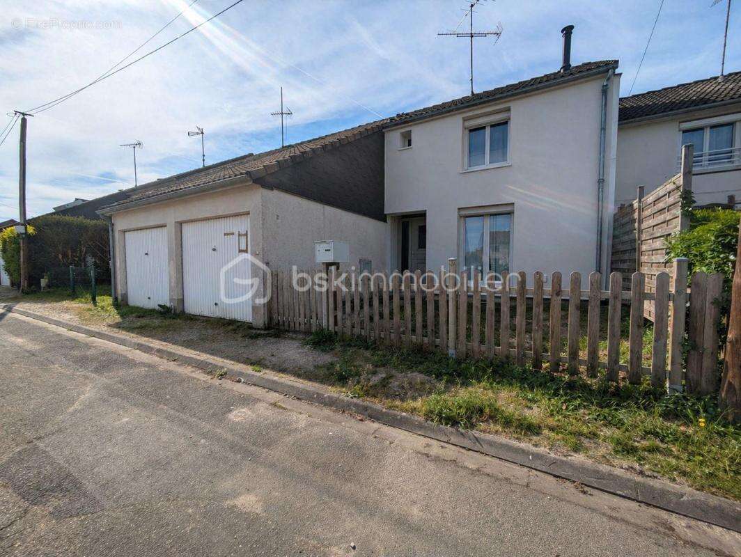 Maison à FLEURY-LES-AUBRAIS