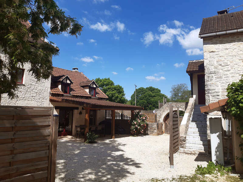 Maison à SALVAGNAC-CAJARC