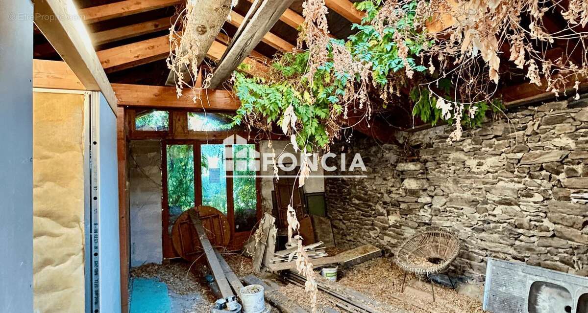 Maison à LES CHAPELLES