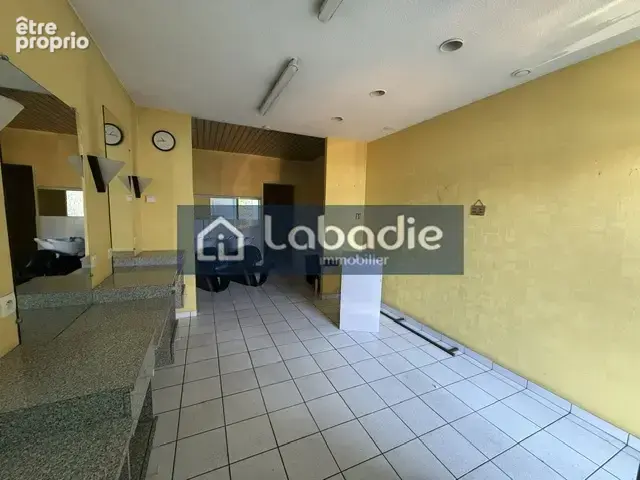 EXCLUSIVITE A VIRE, secteur hôpital, murs commerciaux. - photo 7