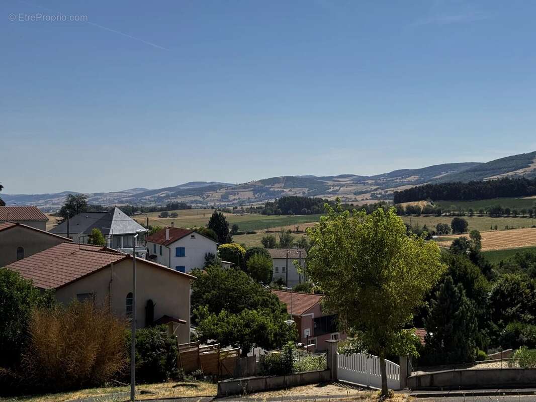 Appartement à SAINT-JEAN-BONNEFONDS