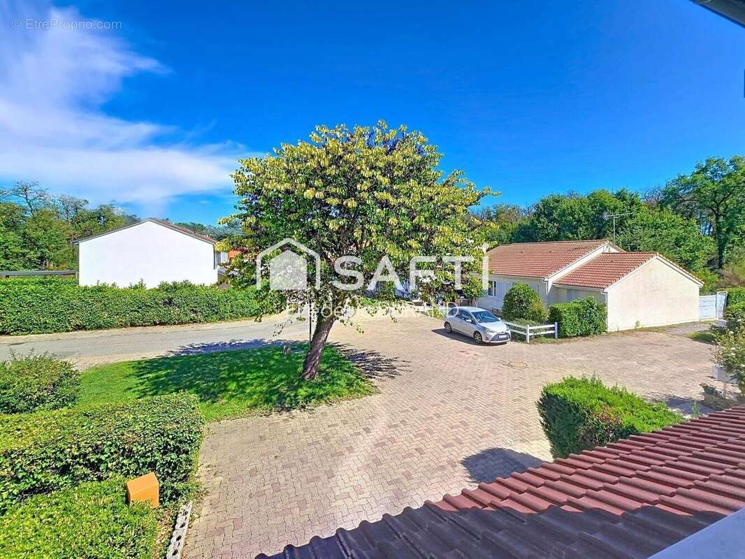 Photo 2 - Maison à MEYZIEU