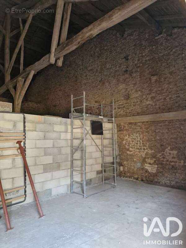 Maison 86 m² à Savigne  - photo 8