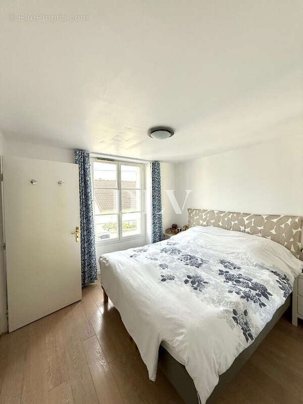 chambre 1 - Appartement à FONTAINEBLEAU