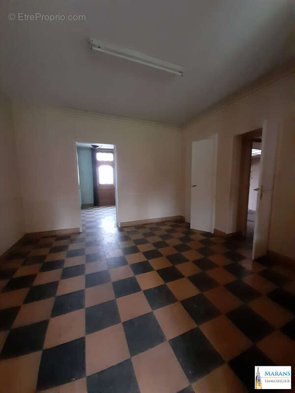 Espace repas - Maison à L'ILE-D'ELLE
