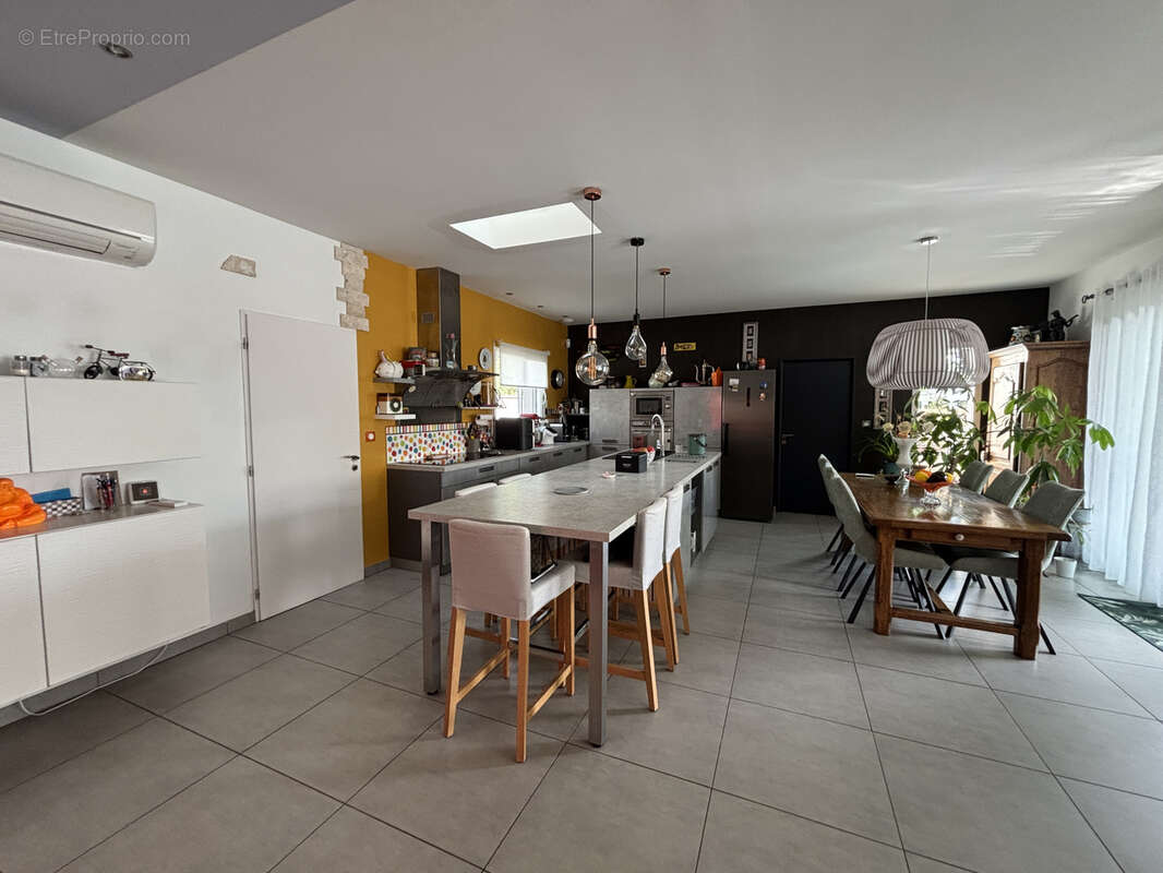 Maison à SAINT-MARCEL-LES-VALENCE