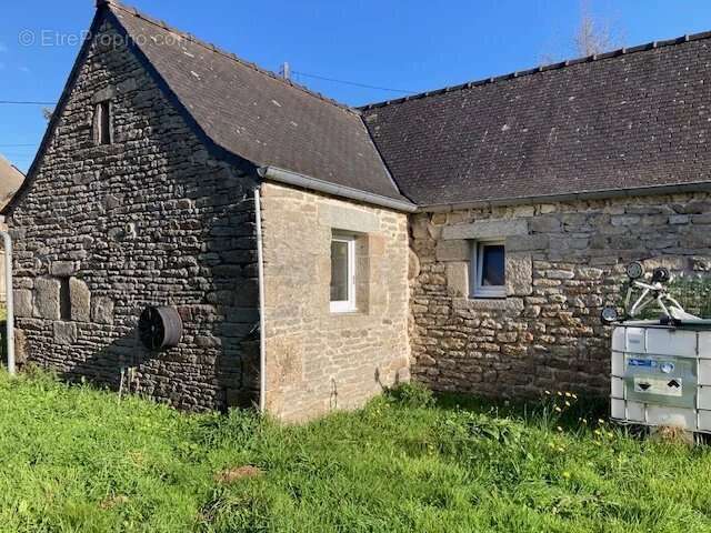 Maison à SAINT-THEGONNEC