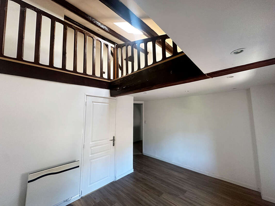 Appartement à AMPLEPUIS