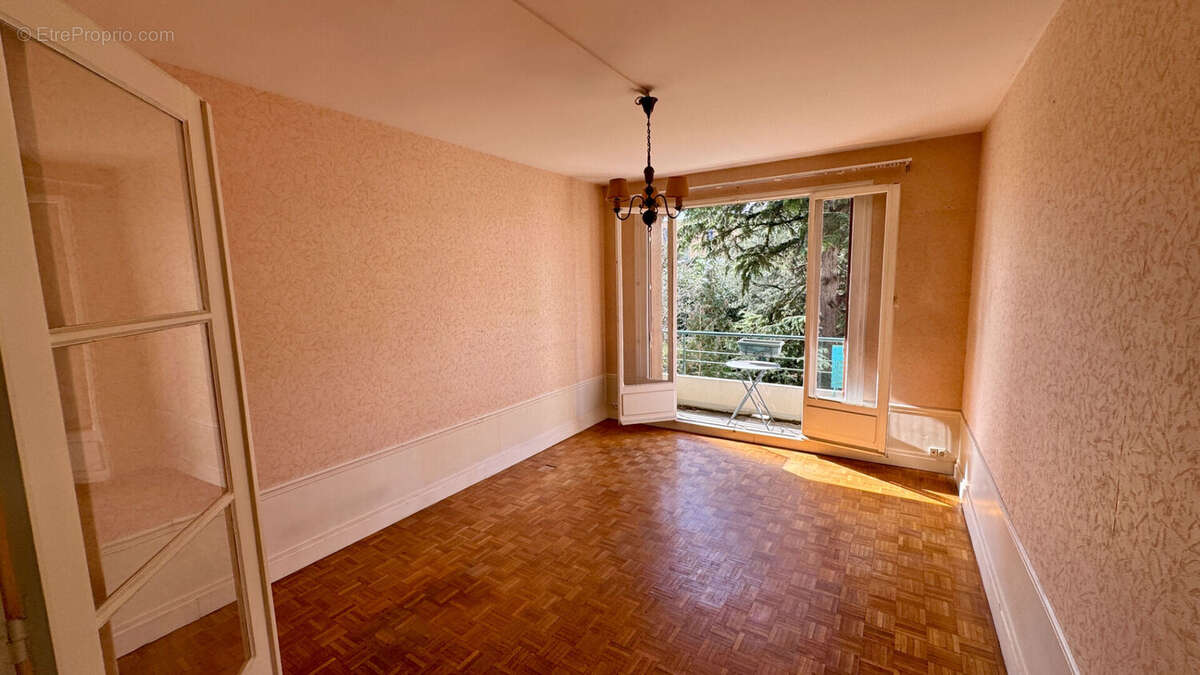 Appartement à ENGHIEN-LES-BAINS