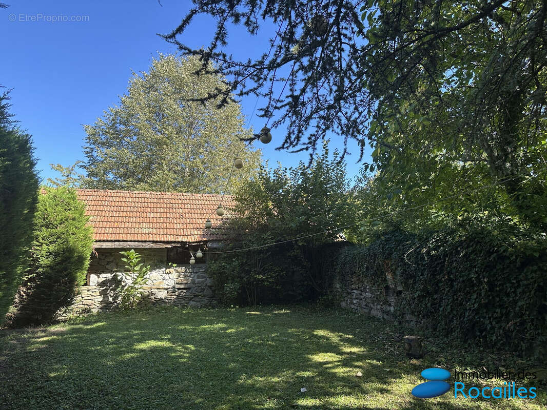 Maison 433 m² à Amancy  - photo 8