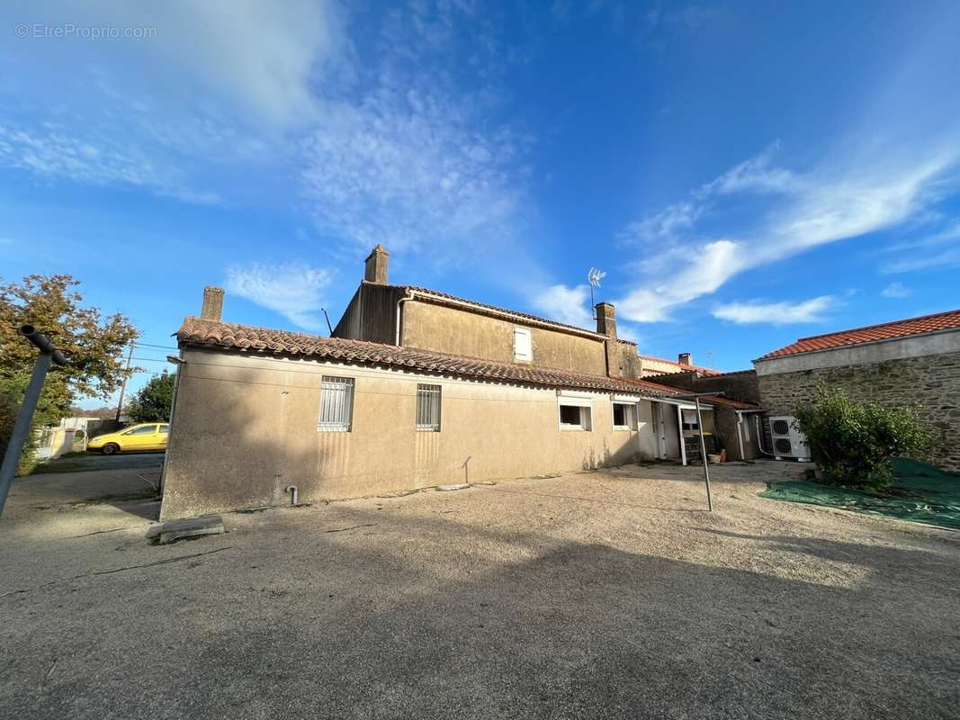 Maison à SAINT-GEORGES-DE-POINTINDOUX