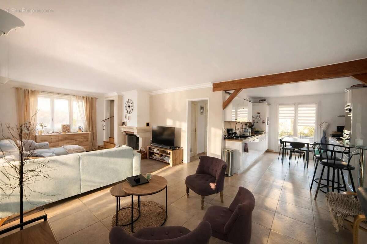 Maison à SAINT-MAURICE-MONTCOURONNE