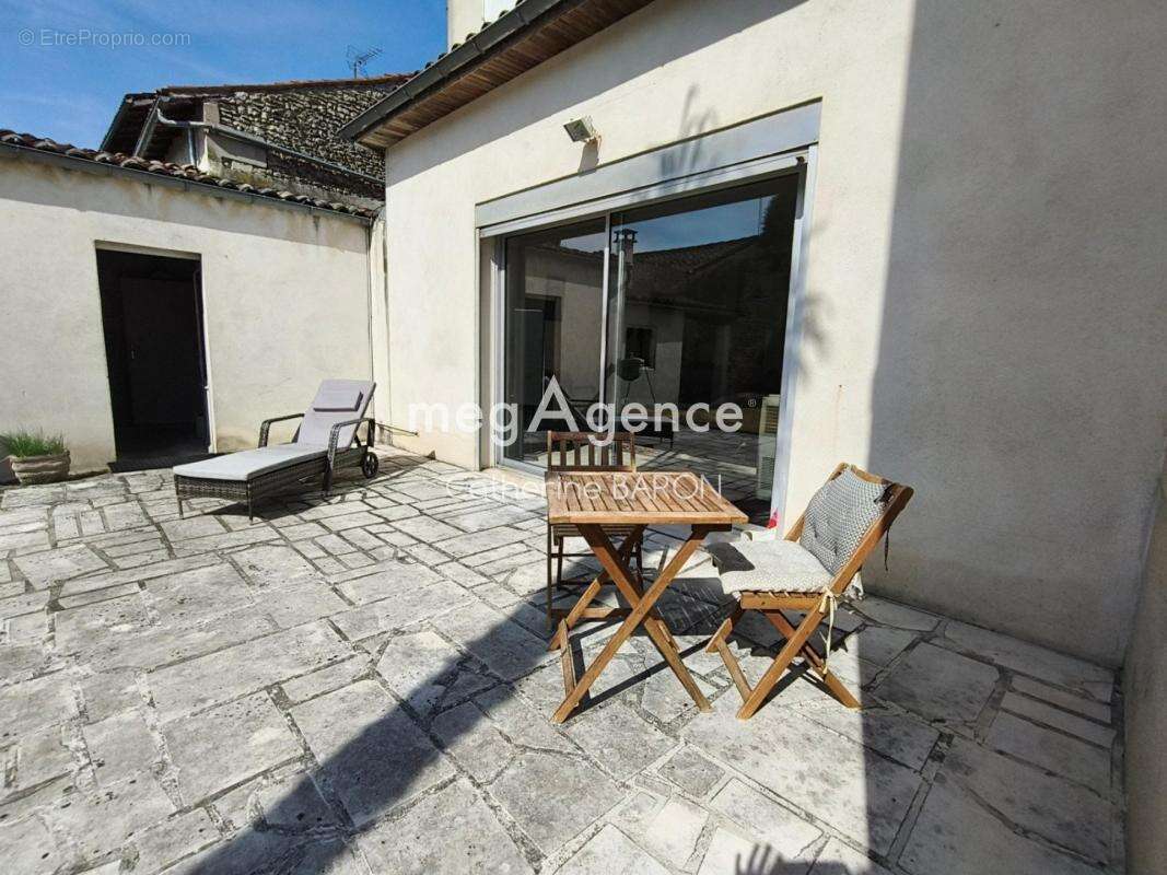 COGNAC – Maison de 175 m²  4 chambres  Piscine  Garage  Grenier aménageable - photo 11