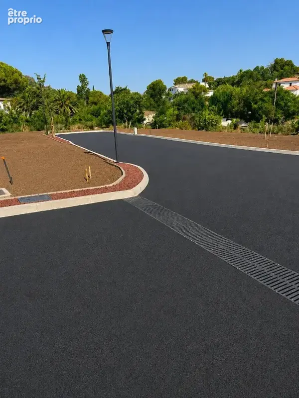 Terrain 1185 m² à Roquebrune-Sur-Argens  - photo 1