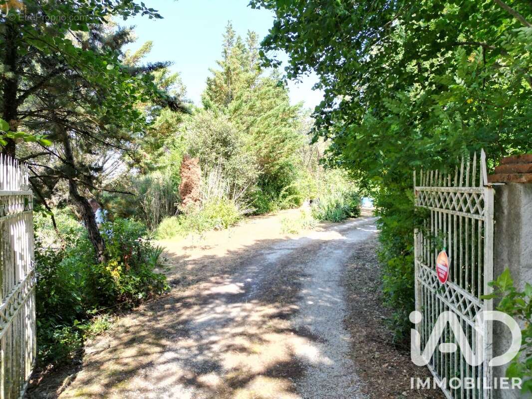 Maison 260 m² à Aurin  - photo 6