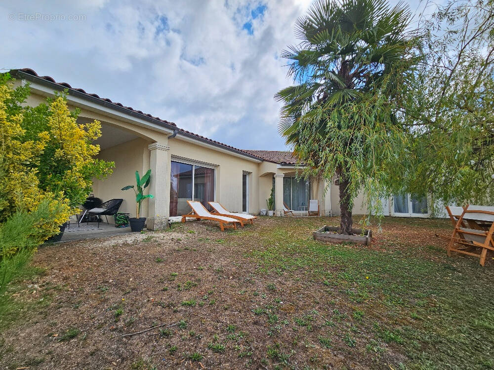 Maison à LA COURONNE