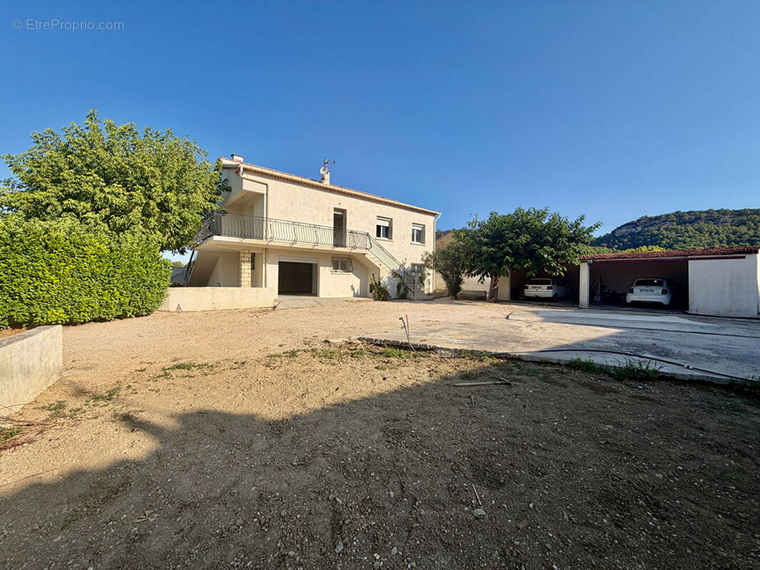 Maison à CHUSCLAN