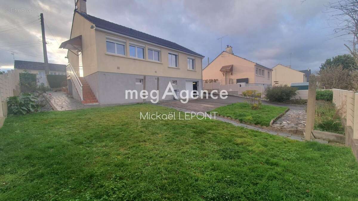 Maison à LE GENEST-SAINT-ISLE