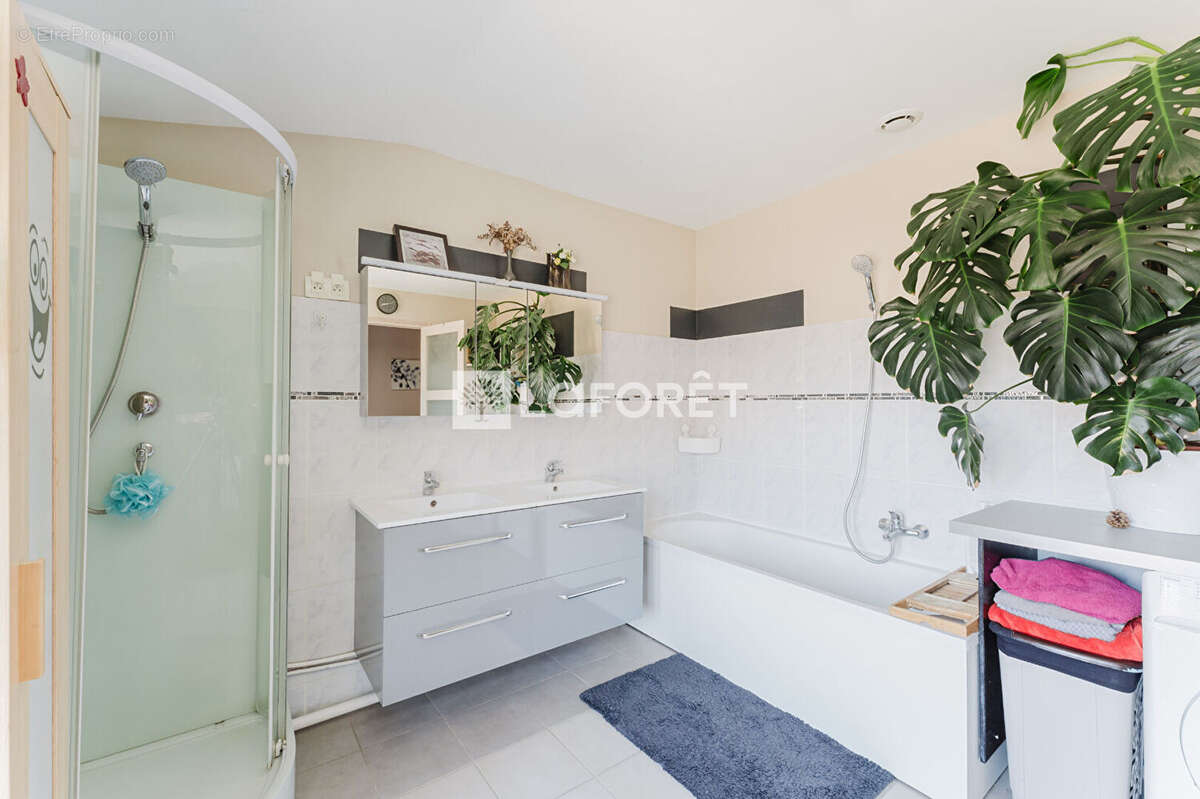 Semi plain pied 223.5 m2, 6ch, jardin, garage, dépendances - photo 14