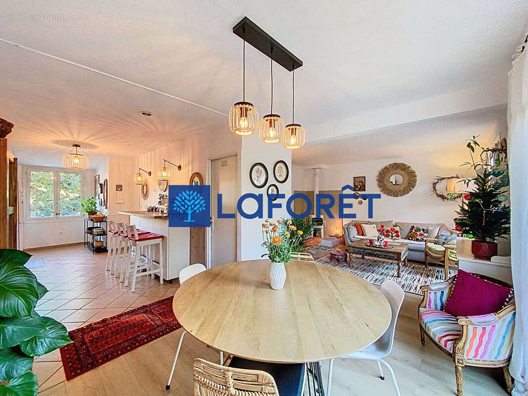 Maison à SOLLIES-PONT