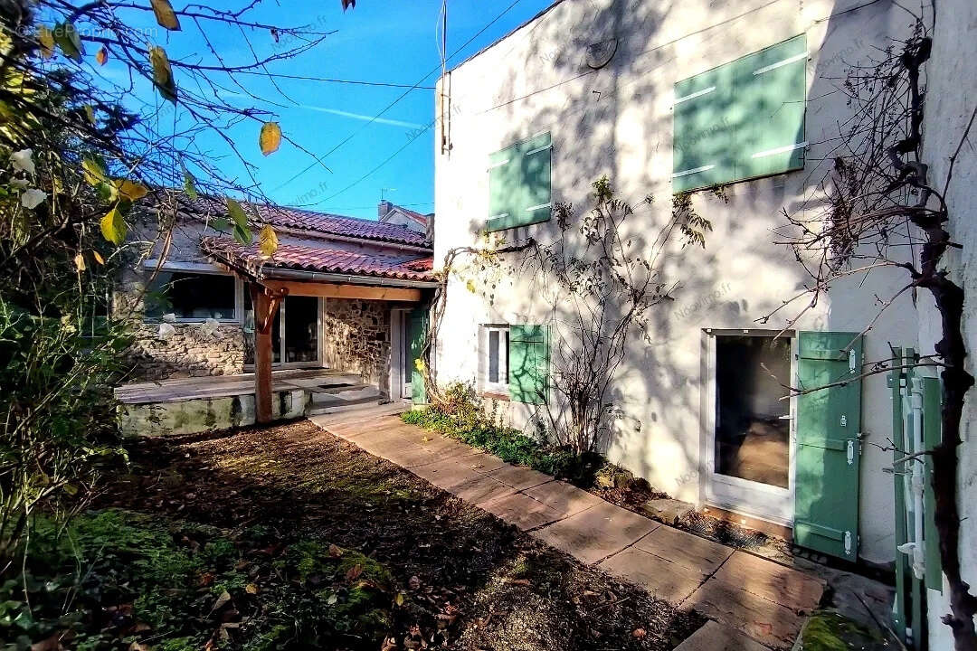 Maison à SAINT-ETIENNE-DU-BOIS