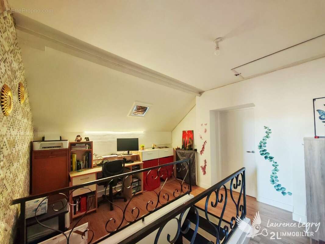 Maison familiale de 157 m² à Parigné-l'Évêque  DPE B - photo 10