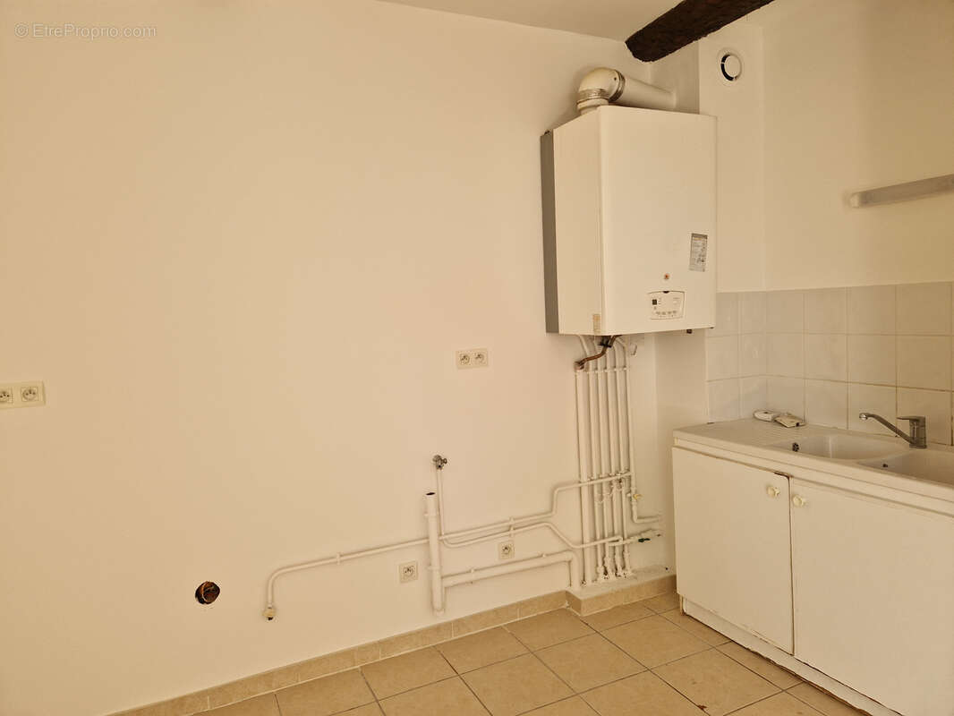 Béziers , appartement de type T3 + terrasse + parking - photo 6